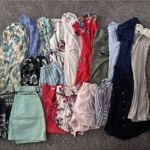 Assorted Juniors Women's Clothing Bundle - Spring Summer Vacation Size S